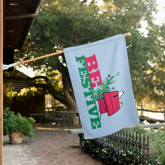 Peanuts | Be Festive House Flag (In SItu)