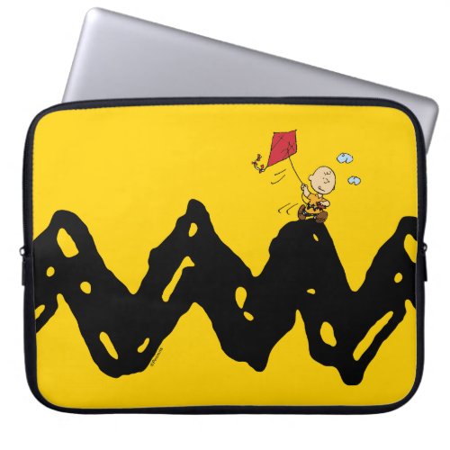 Peanuts  Charlie Brown Flying Kite Laptop Sleeve