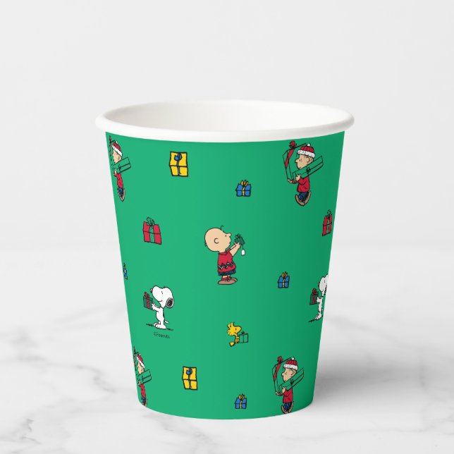 Peanuts | Christmas Gift Giving Pattern Paper Cups (Front)