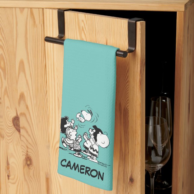 Peanuts Gang Lifting Snoopy Kitchen Towel (Thirds Fold)