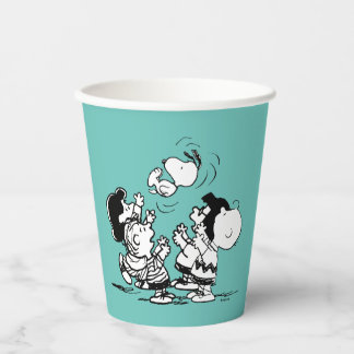 Peanuts Gang Lifting Snoopy Paper Cups