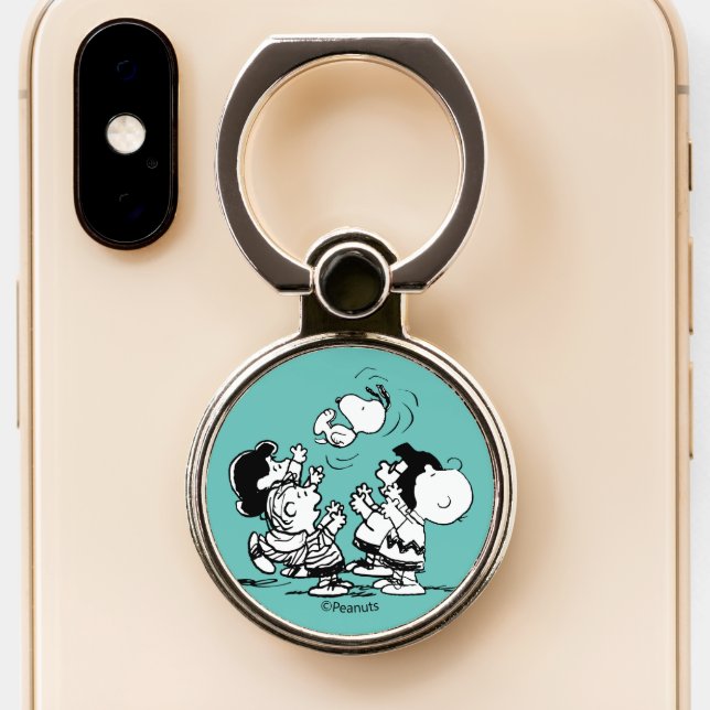 Peanuts Gang Lifting Snoopy Phone Ring Stand (Close Up)