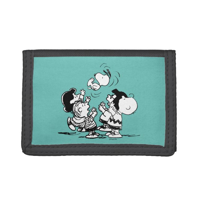 Peanuts Gang Lifting Snoopy Trifold Wallet (Front)