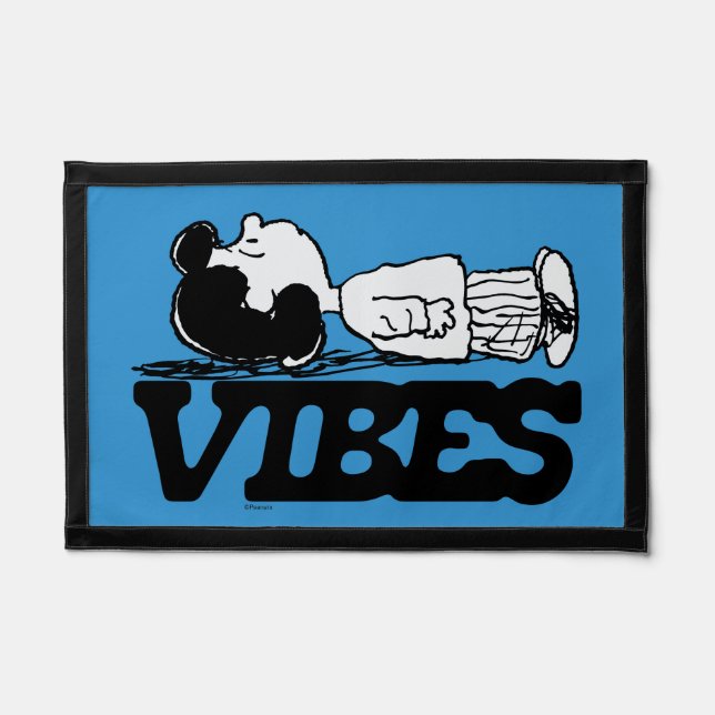 Peanuts | Lucy Vibes Pennant (Front)