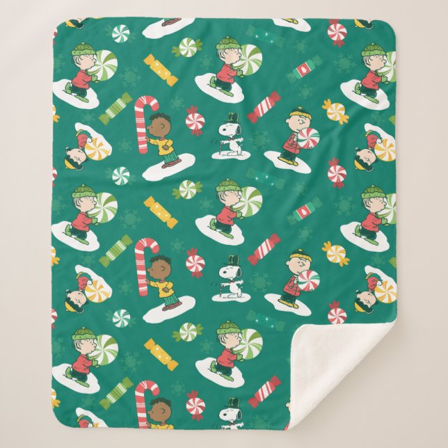 Peanuts Peppermint Dreams Holiday Pattern Sherpa Blanket (Front)