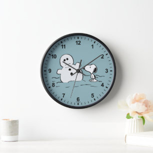 Peanuts Snoopy Builds A Snowman Clock