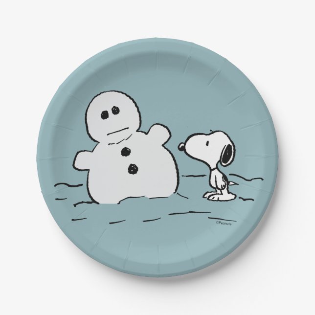 Peanuts | Snoopy Builds A Snowman Paper Plates (Front)