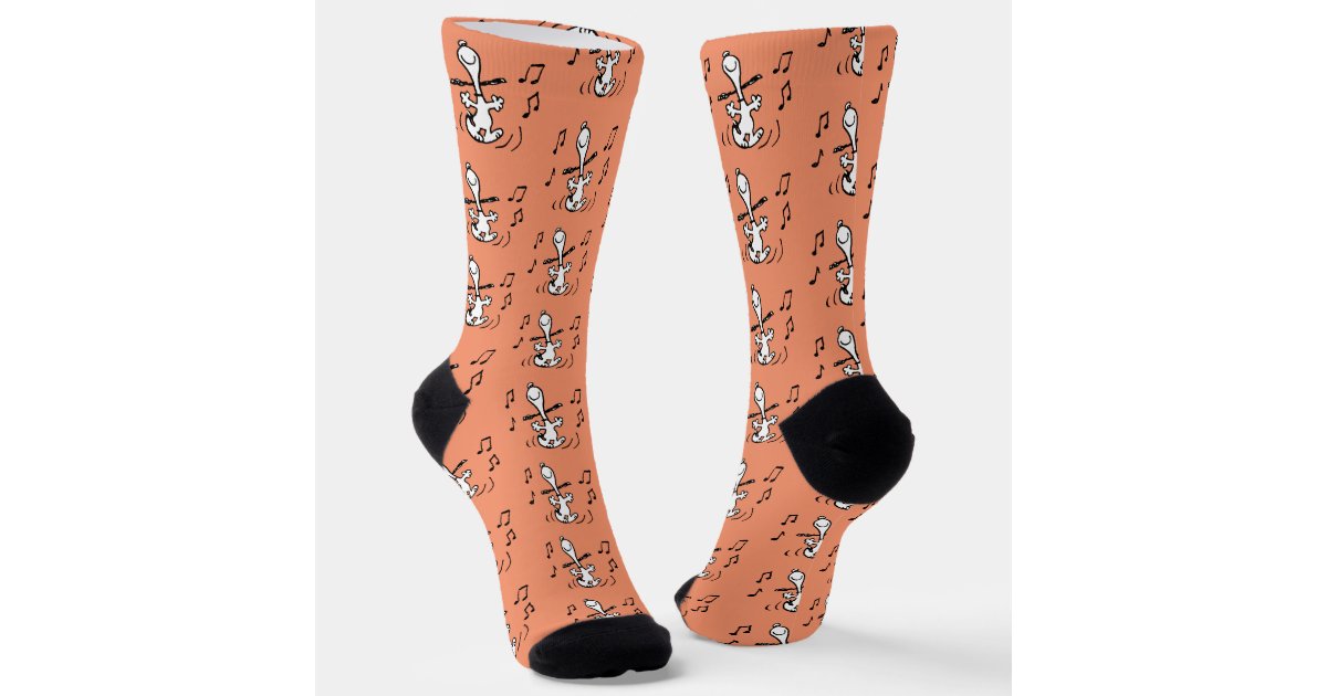 https://rlv.zcache.com/peanuts_snoopy_dancing_socks-rdaa239570349471d820508411e669794_su8q6_630.jpg?rlvnet=1&view_padding=%5B285%2C0%2C285%2C0%5D