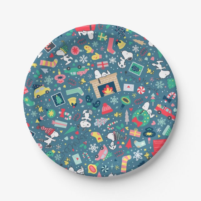 Peanuts | Snoopy Holiday Pattern Paper Plates (Front)
