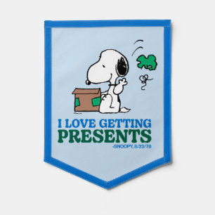 Peanuts Snoopy I Love Getting Presents Pennant