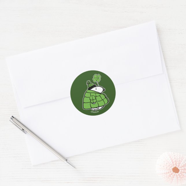 Peanuts | Snoopy Lucky Clover Classic Round Sticker (Envelope)