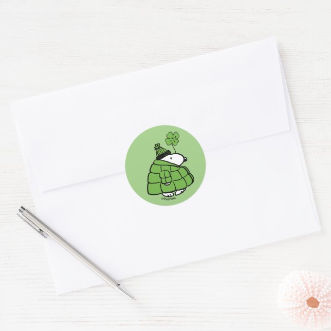 Peanuts | Snoopy Lucky Clover Classic Round Sticker (Envelope)