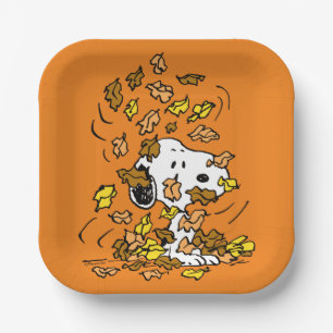 Peanuts   Snoopy Pile of Leaves Paper Plates