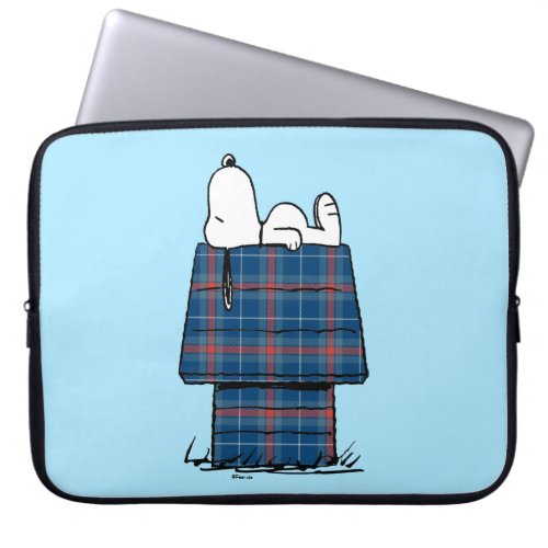 Peanuts  Snoopy Plaid Flannel Holiday Dog House Laptop Sleeve