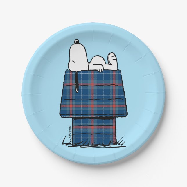 Peanuts | Snoopy Plaid Flannel Holiday Dog House Paper Plates (Front)