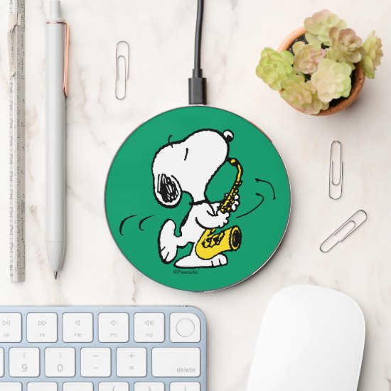 Peanuts | Snoopy Saxophone Player Wireless Charger