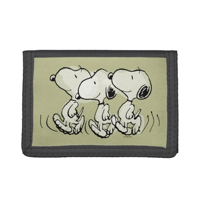 Peanuts | Snoopy Walking Tall Trifold Wallet (Front)