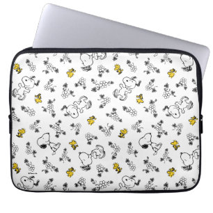 Peanuts Snoopy & Woodstock B&W Flower Pattern Laptop Sleeve