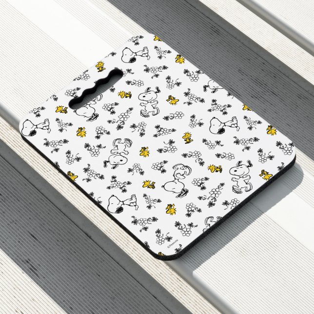 Peanuts | Snoopy & Woodstock B&W Flower Pattern Seat Cushion (In Situ)