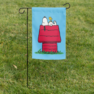 Peanuts   Snoopy & Woodstock Doghouse Garden Flag