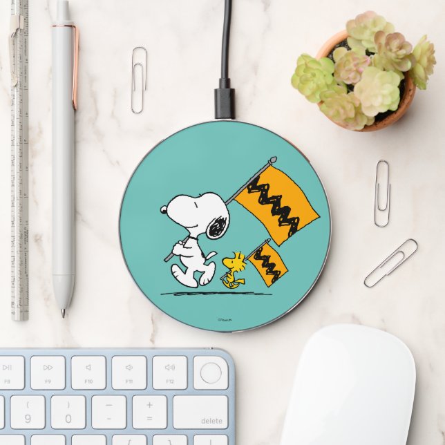 Peanuts | Snoopy & Woodstock Flags Wireless Charger (Desk)