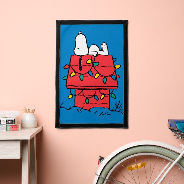 Peanuts | Snoopy's Dog House With Lights Pennant (Insitu 2)