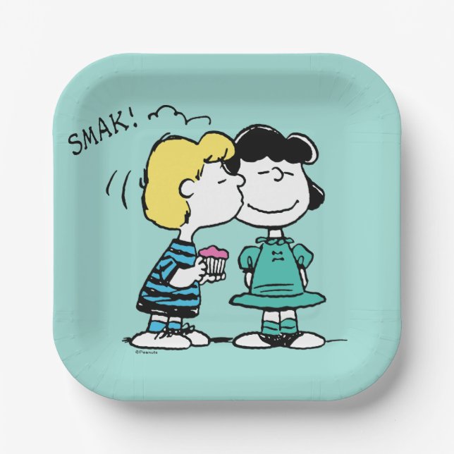Peanuts | Valentine's Day | Lucy & Schroeder Kiss Paper Plates (Front)