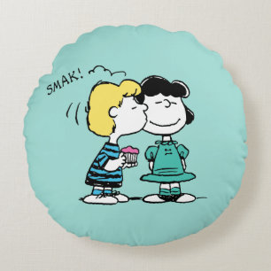 Peanuts   Valentine's Day   Lucy & Schroeder Kiss Round Pillow