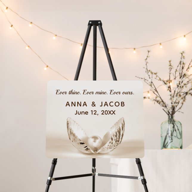 Pearl in Seashell Wedding Foam Board (In Situ (Stand))