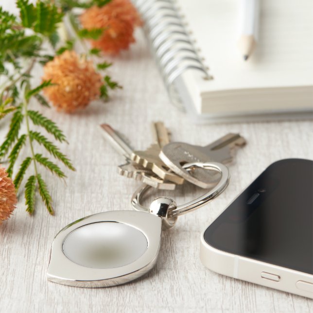 Pearl-Like Silver Colored Metal Keychain (Side)