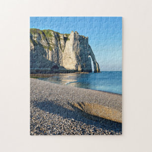 Pebble beach and cliff of Etretat in France Postca Jigsaw Puzzle