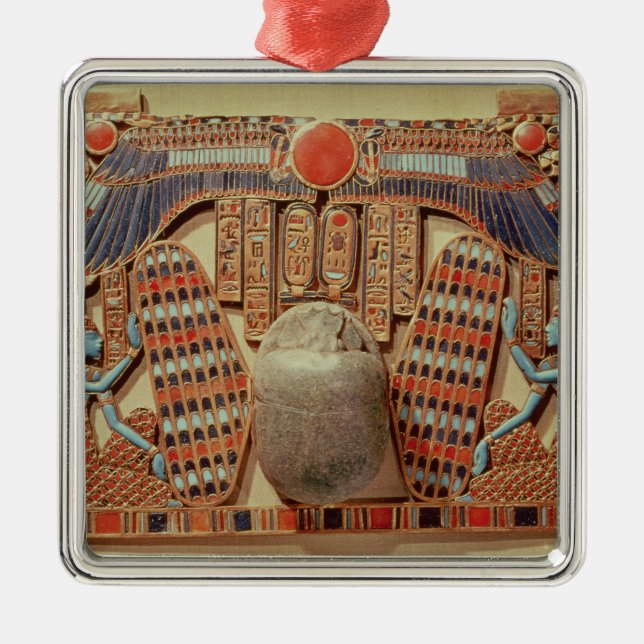 Pectoral decorated with the winged scarab metal ornament (Front)