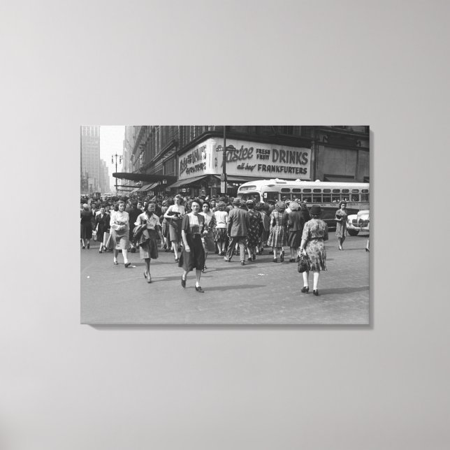 Pedestrians 2 canvas print (Front)