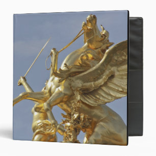Pegasus statue at the Pont Alexander III bridge Binder