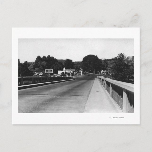 Pendleton, Oregon East Entrance Town View Postcard (Front)