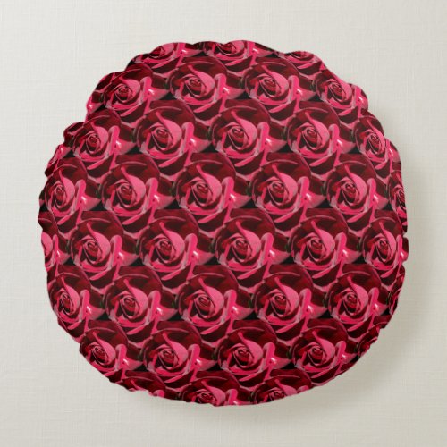 PERFECTLY RED ROSES      ROUND PILLOW