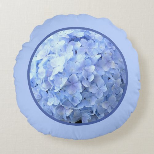 PERIWINKLE_BLUE HYDRANGEA WITH RAINDROPS ROUND PILLOW