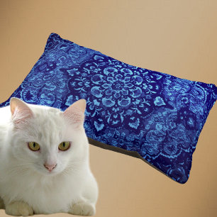 Persian carpet look in blue  tinted field pet bed