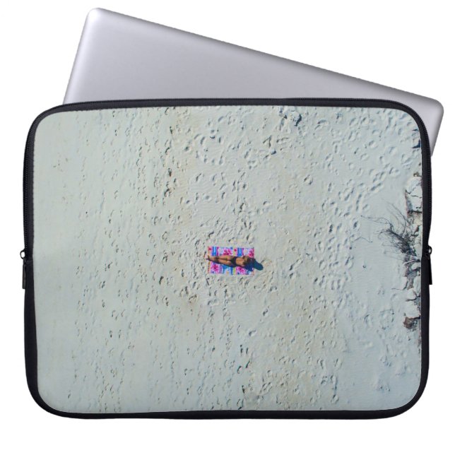 Person sunbathing at the beach laptop sleeve (Front)