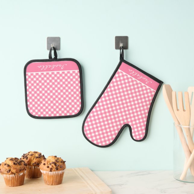 Personalized Spring Pink White Plaid Pattern  Oven Mitt & Pot Holder Set (Insitu(Hanging))