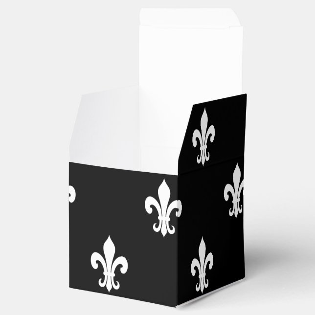 Personalized wedding favor box | fleur de lis (Opened)