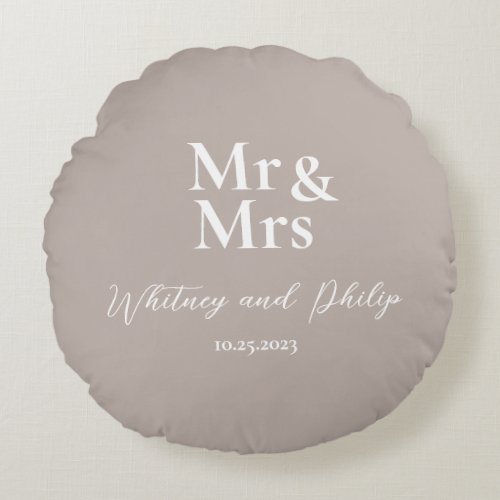 Personalized Wedding Vows Mr Mrs Temperate Taupe Round Pillow