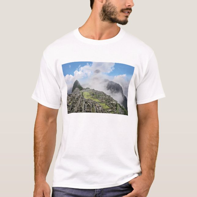 Peru, Machu Picchu, the ancient lost city of 4 T-Shirt (Front)