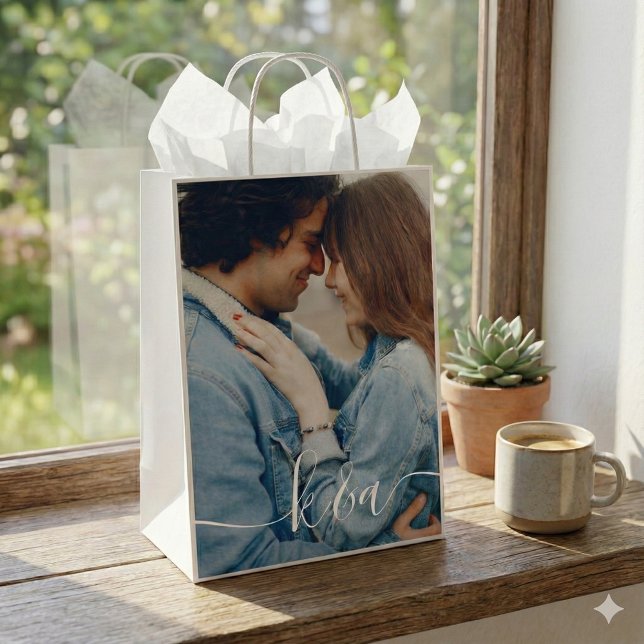 Photo Gift Bag (These beautiful personalized gift bags would make perfect bridal shower or thank you bags! )