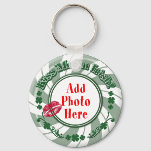 PHOTO Kiss Me I'm Irish Green Striped Circle Kiss Keychain