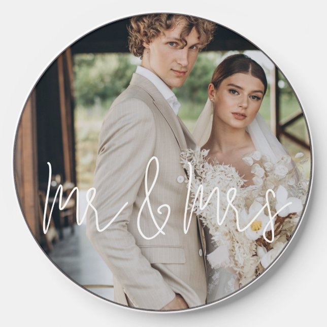 Photo MR & MRS WEDDING Modern Stylish Script Wireless Charger (Front)