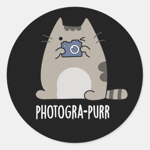 Photograh_purr Funny Cat Photographer Pun Dark BG Classic Round Sticker