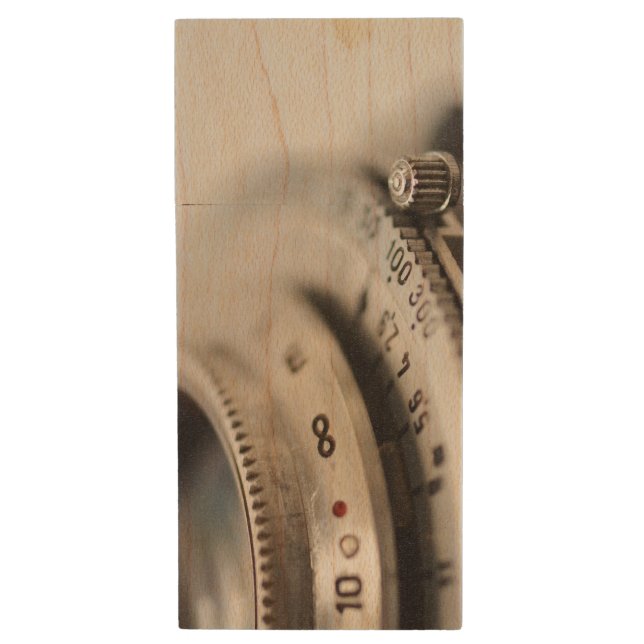 Photography lens wood flash drive (Front Vertical)