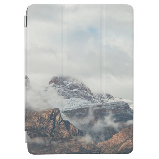 PHOTOGRAPHY OF MOUNTAIN RANGE DURING DAYTIME iPad AIR COVER