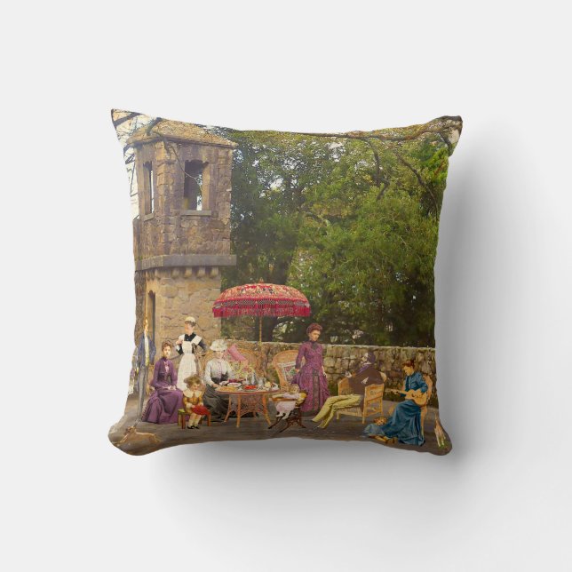 Picnic en la Quinta da Regaleira Throw Pillow (Front)